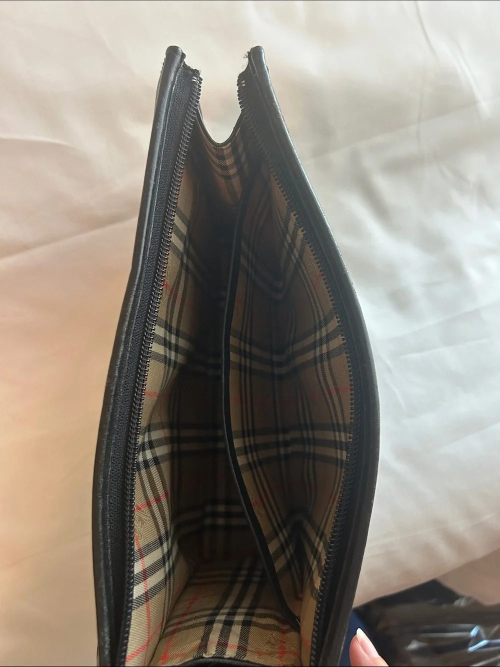 Burberry classic leather